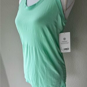 NWT medium athleta momentum tank